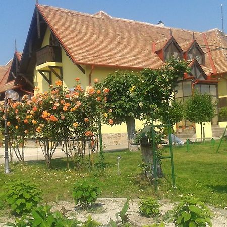 Aparthotel Vakacio Ueduelo Révfülöp Zewnętrze zdjęcie