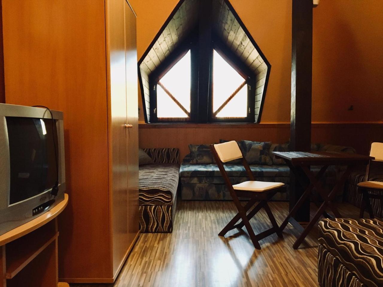 Aparthotel Vakacio Ueduelo Révfülöp Zewnętrze zdjęcie